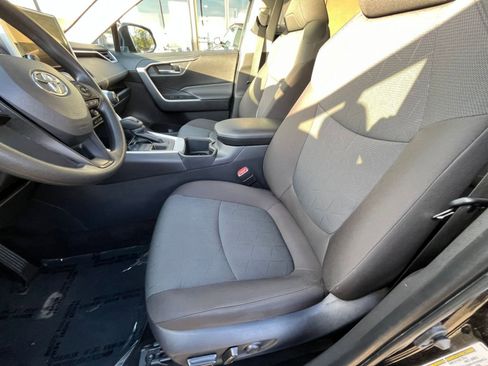 Used 2025 Toyota RAV4 XLE image 28