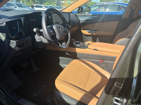 Used 2025 Lexus NX 350h AWD w/ Premium Package image 32