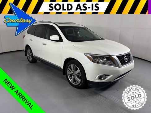 Used 2016 Nissan Pathfinder Platinum w/ Cargo Package FWD image 1