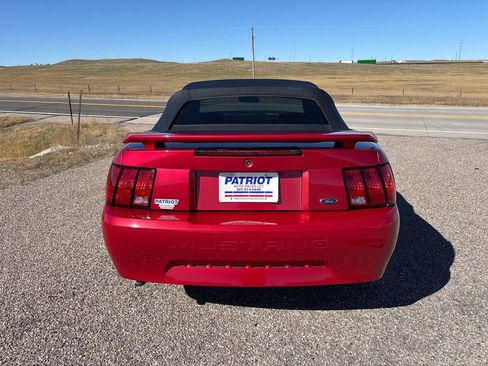 Used 2001 Ford Mustang Convertible image 4