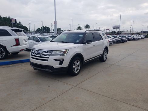 Used 2019 Ford Explorer XLT w/ Equipment Group 201A FWD image 3