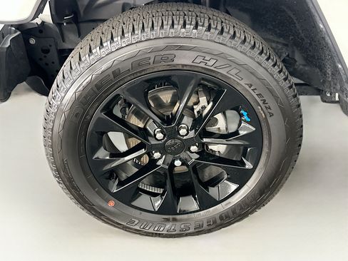 Used 2022 Jeep Wrangler Unlimited Sahara AWD/4WD image 11
