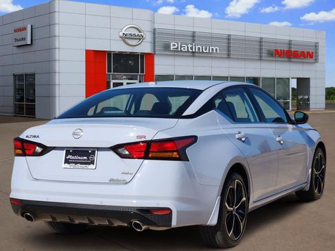 Used 2025 Nissan Altima 2.5 SR image 4
