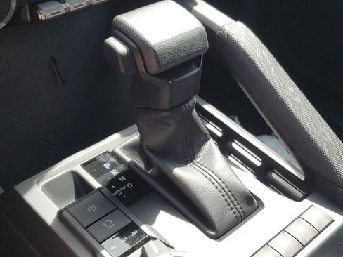 Certified 2025 Toyota Tacoma SR5 AWD/4WD image 29