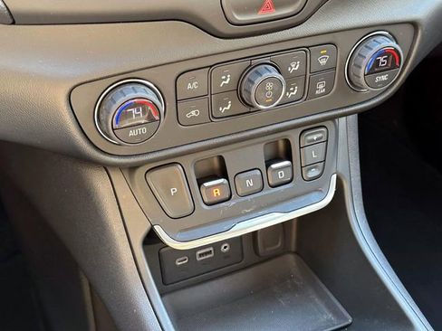 Used 2019 GMC Terrain SLE w/ Driver Convenience Package image 27