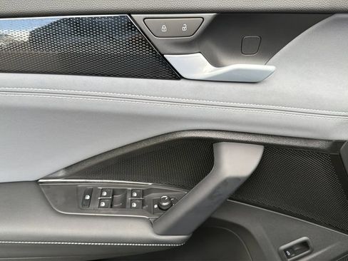 New 2026 Volkswagen Tiguan SE R-Line FWD image 21