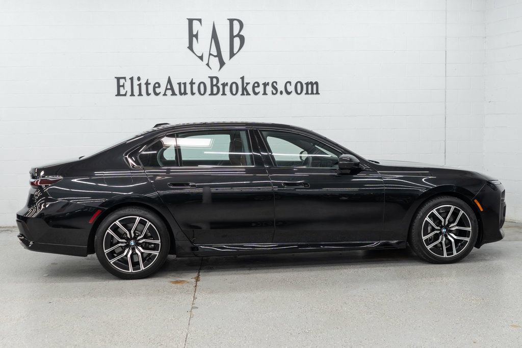 Used 2023 BMW 760i xDrive AWD/4WD image 5