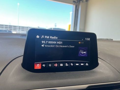 Used 2018 MAZDA MAZDA3 Sport image 14