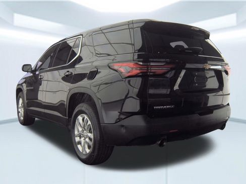 Used 2023 Chevrolet Traverse LS FWD image 4