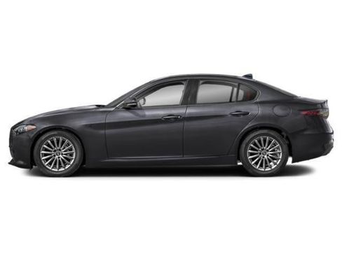 Used 2024 Alfa Romeo Giulia Veloce image 2
