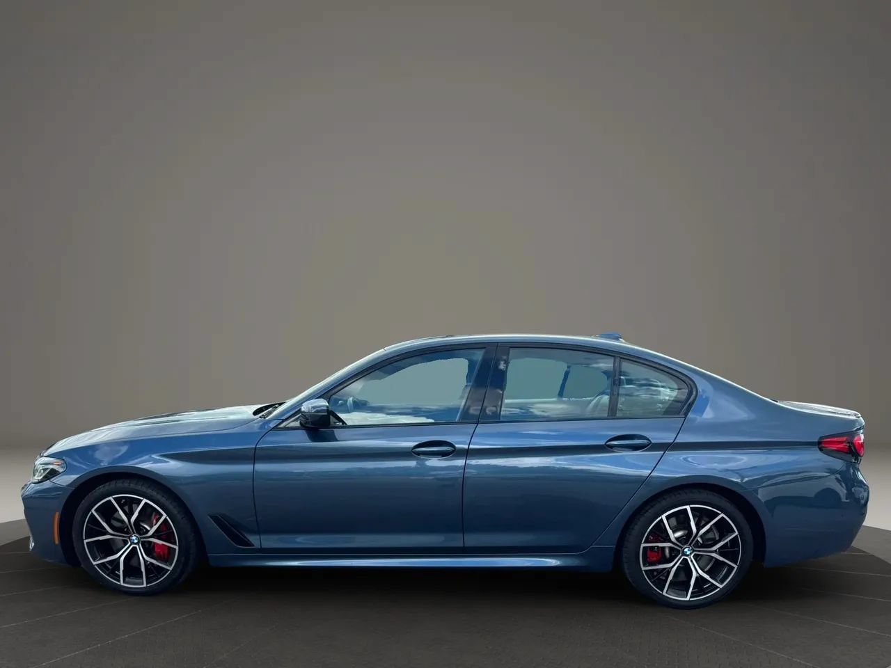 Used 2023 BMW 540i xDrive w/ M Sport Package AWD/4WD image 11