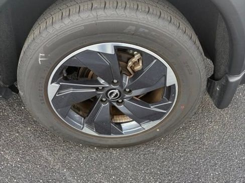 Used 2025 Nissan Rogue SV AWD/4WD image 5