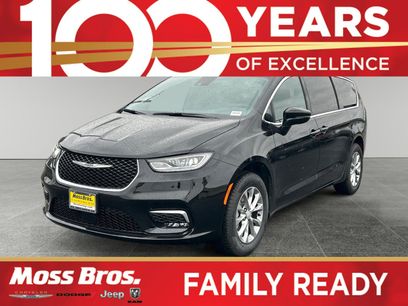 New 2026 Chrysler Pacifica Select