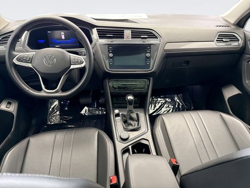 Used 2022 Volkswagen Tiguan SE image 14