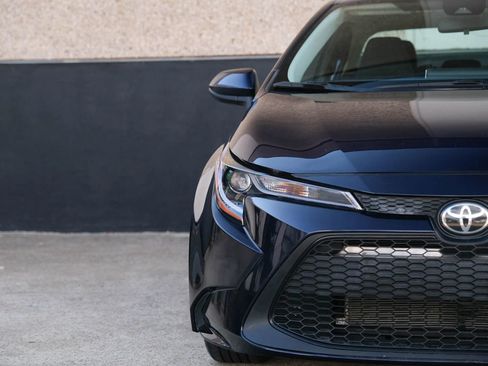 Used 2021 Toyota Corolla LE image 3