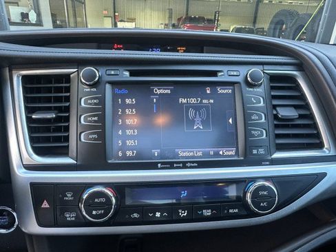 Used 2019 Toyota Highlander XLE image 21