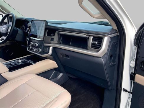 Used 2022 Ford Expedition XLT RWD image 19