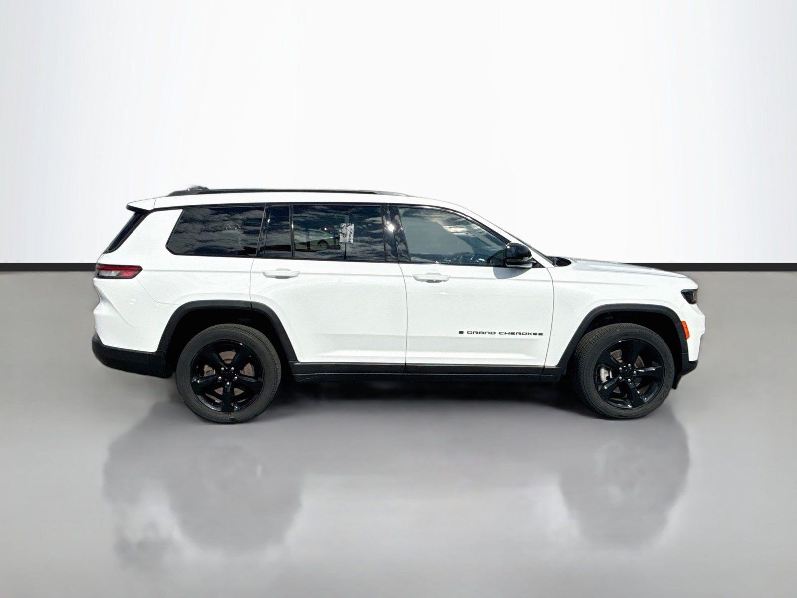 Used 2023 Jeep Grand Cherokee L Laredo AWD/4WD image 8