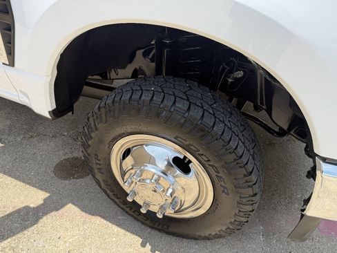 Used 2023 Ford F350 XL AWD/4WD image 32