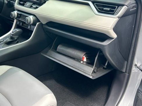 Used 2022 Toyota RAV4 XLE Premium AWD/4WD image 27