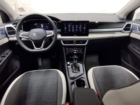 Used 2025 Volkswagen Taos SE image 37