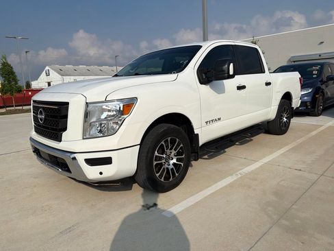 Used 2024 Nissan Titan SV w/ SV Convenience Package RWD image 1