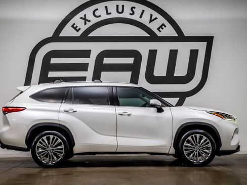 Used 2021 Toyota Highlander Platinum FWD image 9