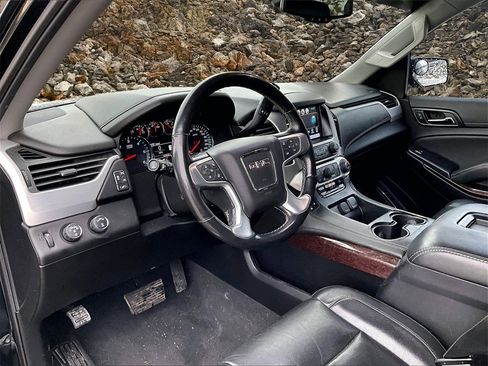 Used 2019 GMC Yukon XL SLT image 11