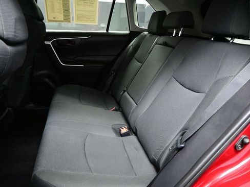 Used 2021 Toyota RAV4 LE w/ Carpet Mat Package (TMS) FWD image 22