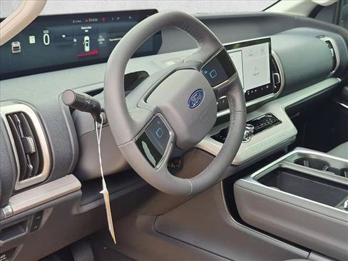 New 2026 Ford Expedition Active RWD image 3