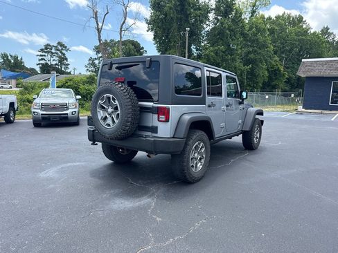 Used 2016 Jeep Wrangler Unlimited Rubicon w/ Connectivity Group AWD/4WD image 5