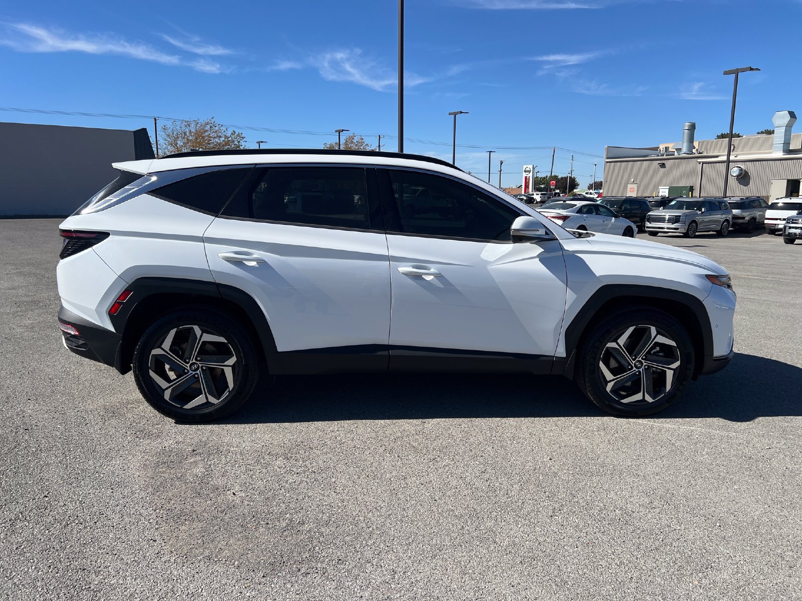Used 2022 Hyundai Tucson Limited w/ Cargo Package AWD/4WD image 2