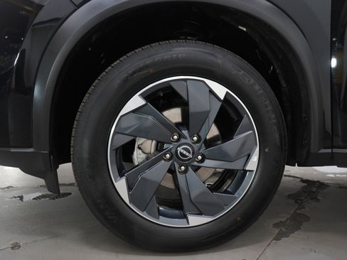 Used 2025 Nissan Rogue SV image 31