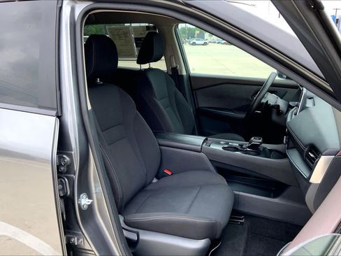 Used 2023 Nissan Rogue S FWD image 9