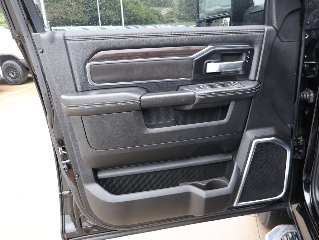 Used 2025 RAM 2500 Laramie AWD/4WD image 12