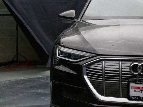 Used 2022 Audi e-tron Premium Plus w/ Premium Plus Package image 5