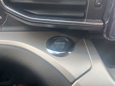 Used 2022 Ford Explorer XLT w/ Equipment Group 202A image 31