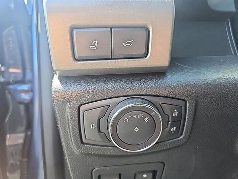 Used 2019 Ford Expedition XLT w/ Equipment Group 202A AWD/4WD image 17