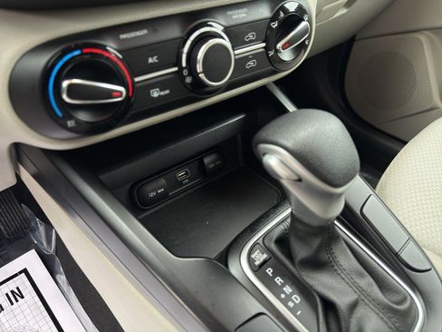 Used 2023 Kia Soul LX image 13