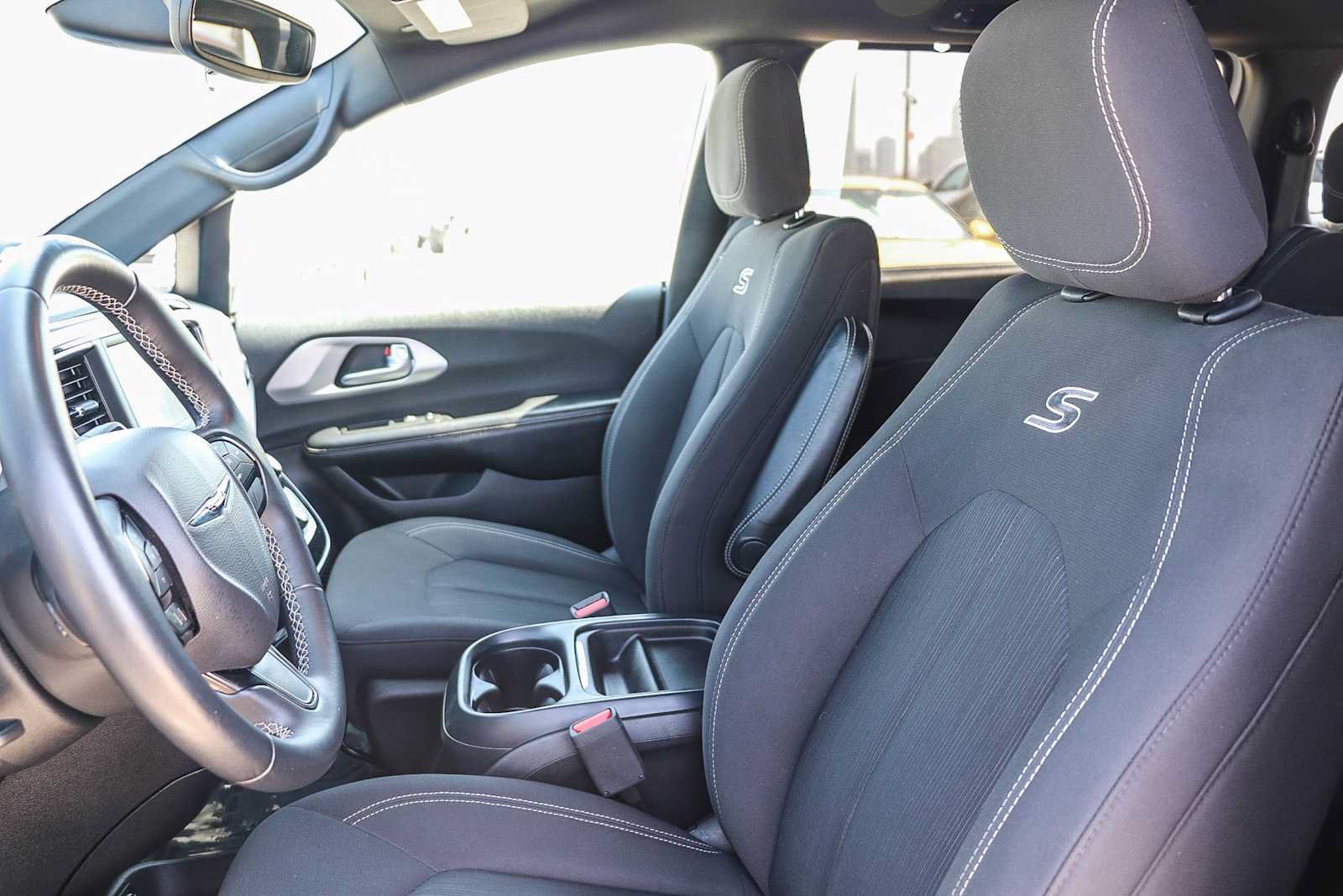 Used 2018 Chrysler Pacifica Touring Plus w/ S Appearance Package FWD image 33