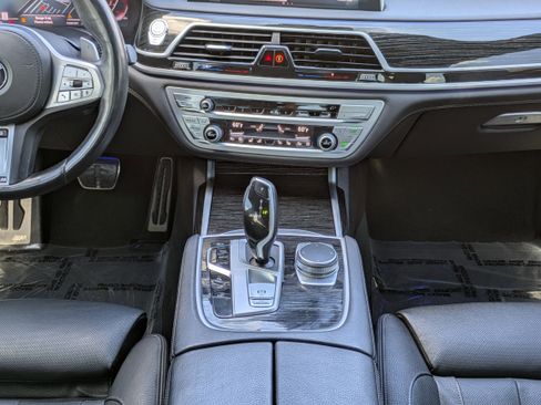 Used 2021 BMW 740i w/ M Sport Package image 17
