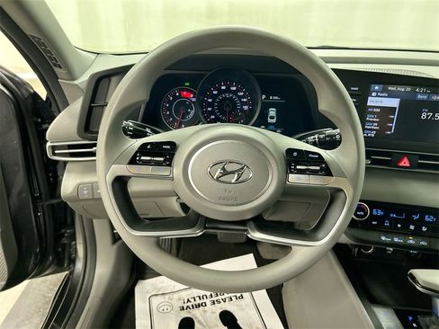 Used 2023 Hyundai Elantra SEL image 4
