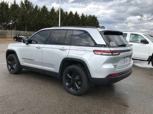 Used 2024 Jeep Grand Cherokee Limited w/ Black Appearance Package image 39