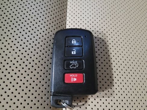 Used 2018 Toyota Highlander Limited Platinum image 32