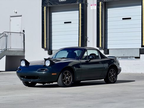 Used 1997 MAZDA MX-5 Miata image 2