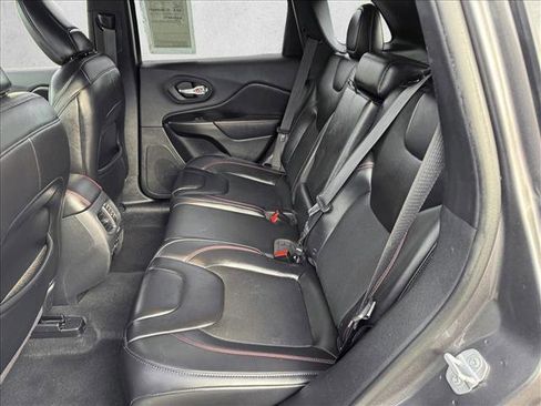 Used 2019 Jeep Cherokee Trailhawk w/ Cold Weather Group image 17