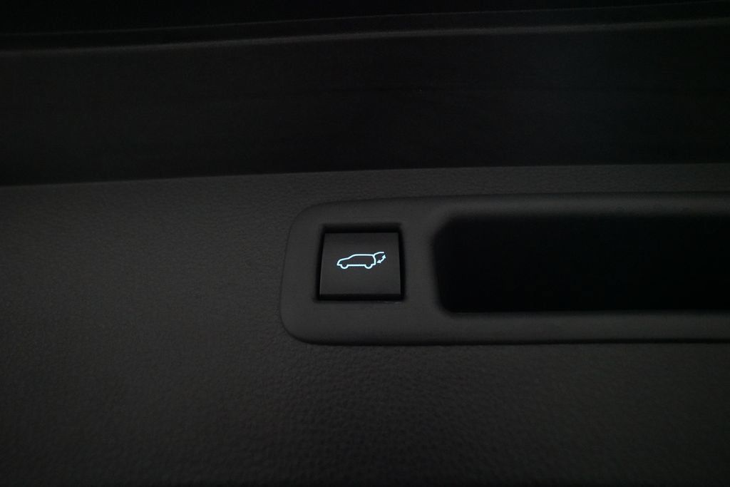 Used 2020 Toyota Highlander XLE FWD image 15