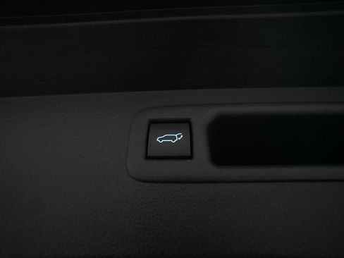 Used 2020 Toyota Highlander XLE FWD image 15