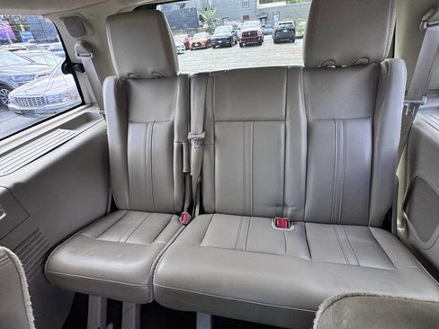 Used 2016 Lincoln Navigator Select image 14