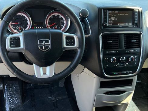 Used 2017 Dodge Grand Caravan SE w/ Power Window Group FWD image 11